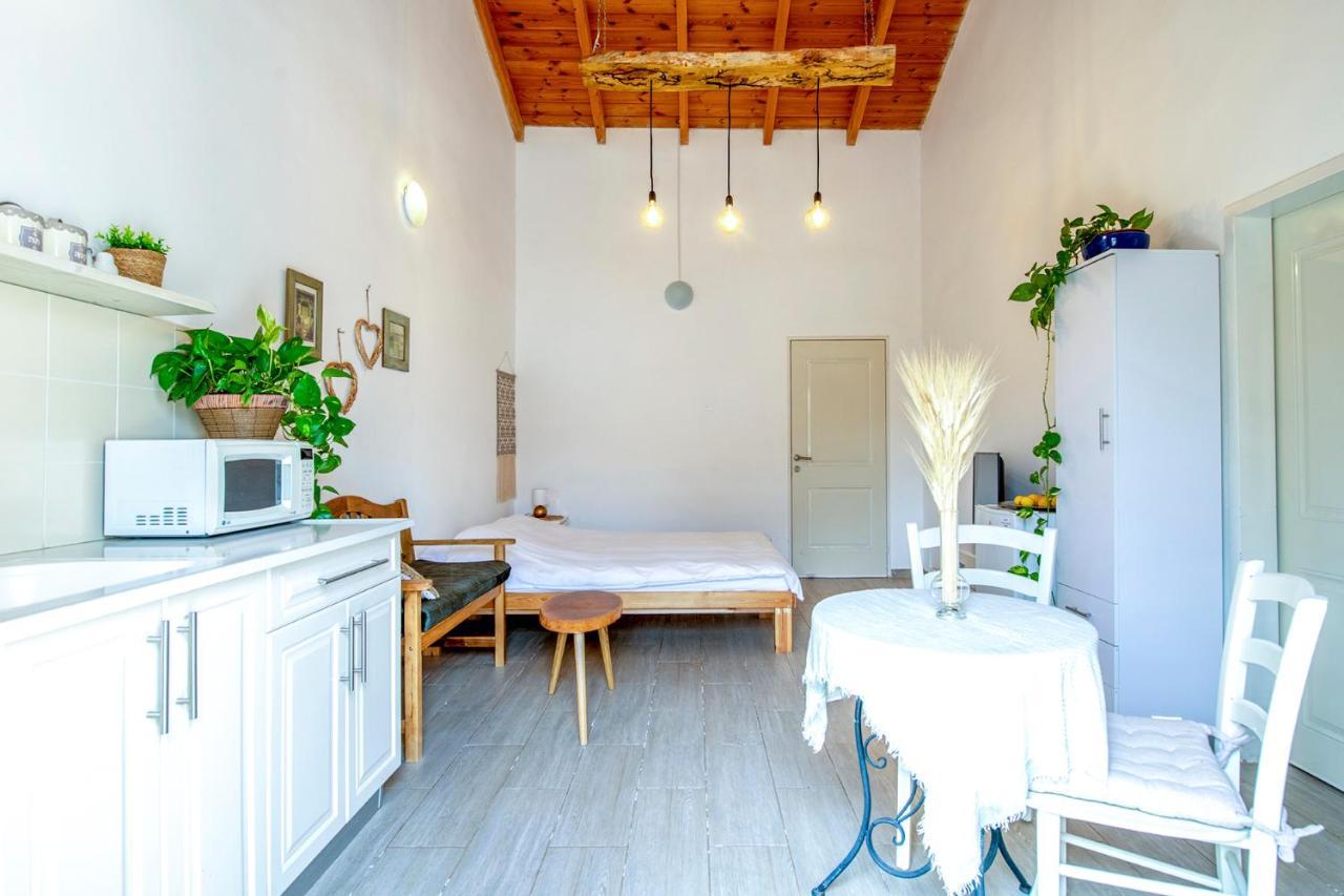 Villa רז אירוח ברמה à Qaşrīn Extérieur photo