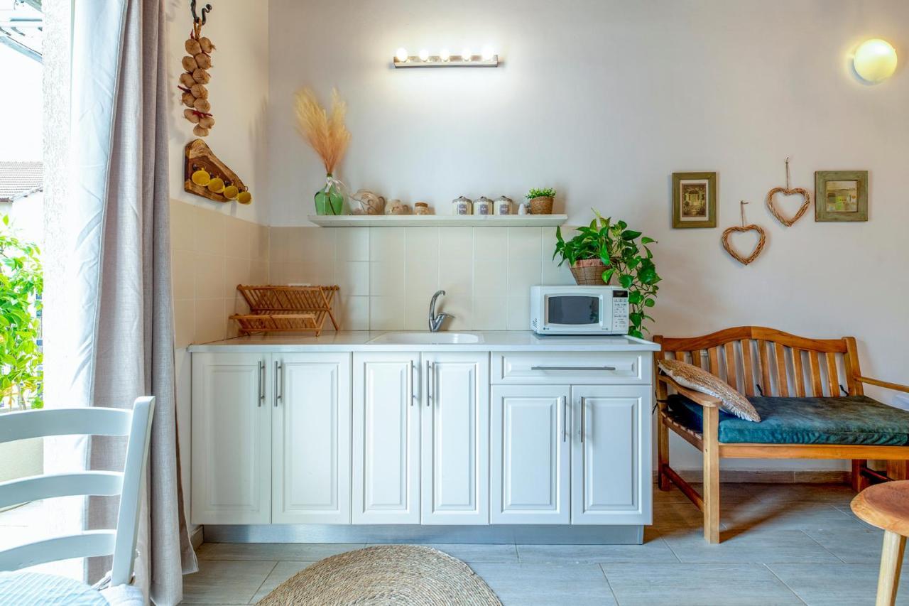 Villa רז אירוח ברמה à Qaşrīn Extérieur photo